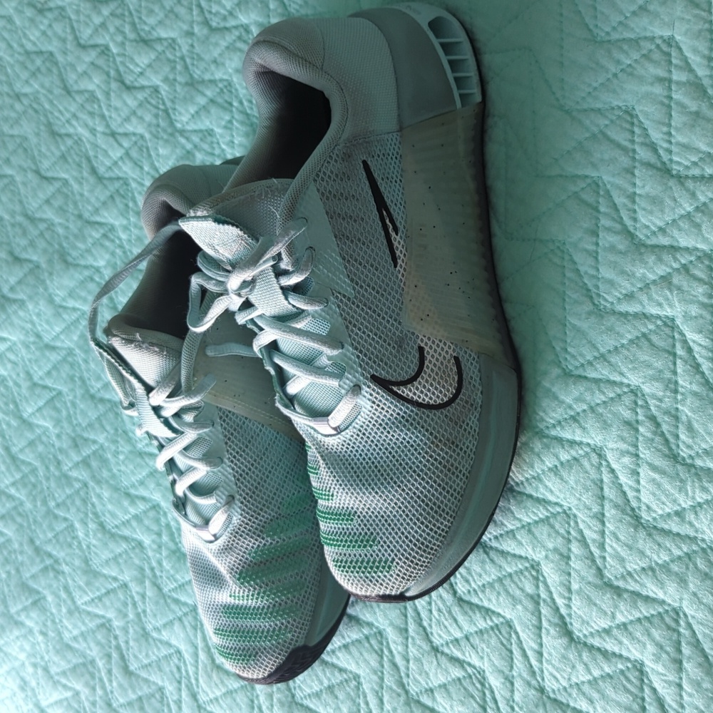 Nike Metcon 9 Size 8.5 Light Green and Black